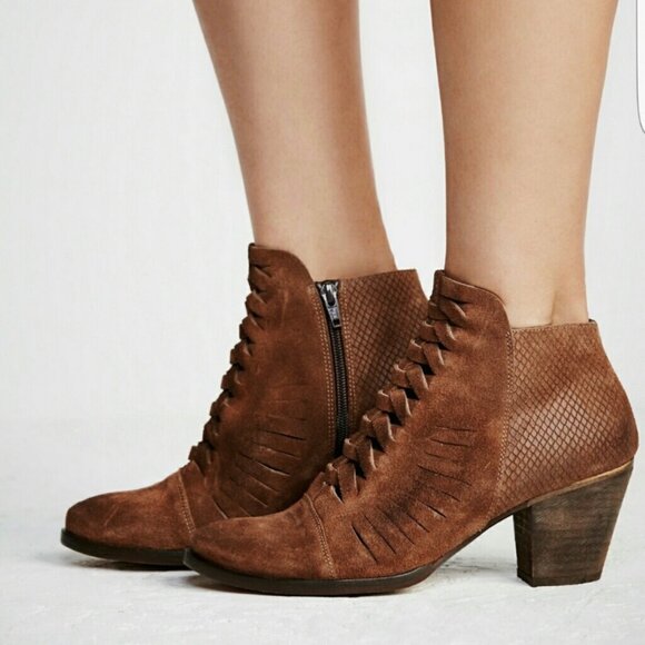Free People Loveland Ankle Boot in Brown Suede Snake Embossed Boho Size 39 US 9 - Picture 12 of 12